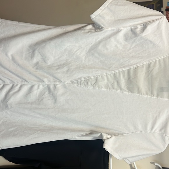 Old Navy Active Tee with nylon breathable mesh details - Picture 3 of 3